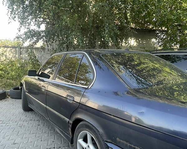 Синій БМВ 5 Серія, об'ємом двигуна 2.5 л та пробігом 300 тис. км за 3000 $, фото 1 на Automoto.ua