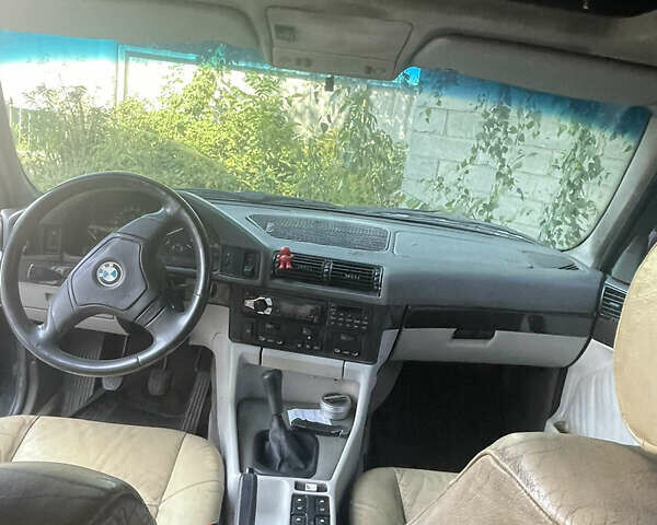 Синій БМВ 5 Серія, об'ємом двигуна 2.5 л та пробігом 300 тис. км за 3000 $, фото 9 на Automoto.ua