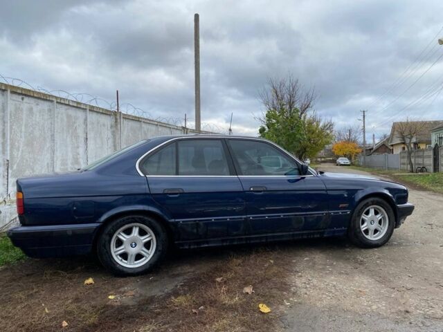 Синій БМВ 5 Серія, об'ємом двигуна 2 л та пробігом 300 тис. км за 2200 $, фото 4 на Automoto.ua