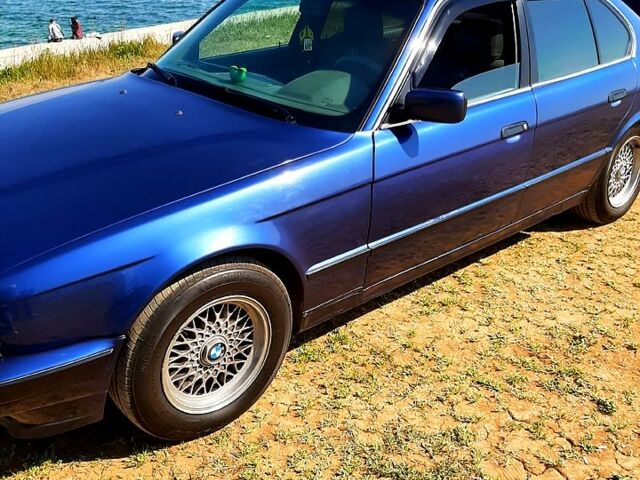 Синий БМВ 5 Серия, объемом двигателя 3 л и пробегом 300 тыс. км за 3500 $, фото 1 на Automoto.ua