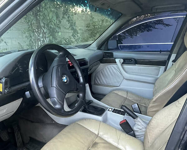 Синій БМВ 5 Серія, об'ємом двигуна 2.5 л та пробігом 300 тис. км за 3000 $, фото 6 на Automoto.ua