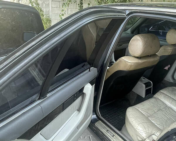 Синій БМВ 5 Серія, об'ємом двигуна 2.5 л та пробігом 300 тис. км за 3000 $, фото 5 на Automoto.ua