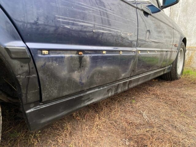 Синій БМВ 5 Серія, об'ємом двигуна 2 л та пробігом 300 тис. км за 2200 $, фото 13 на Automoto.ua