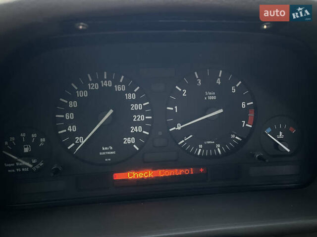 Синий БМВ 5 Серия, объемом двигателя 1.8 л и пробегом 377 тыс. км за 1350 $, фото 14 на Automoto.ua