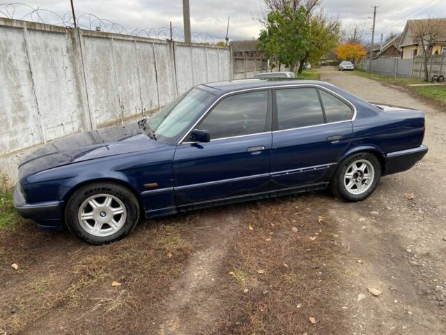 Синій БМВ 5 Серія, об'ємом двигуна 2 л та пробігом 300 тис. км за 2200 $, фото 9 на Automoto.ua