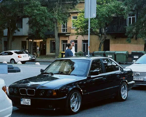 Синій БМВ 5 Серія, об'ємом двигуна 2.3 л та пробігом 295 тис. км за 5000 $, фото 2 на Automoto.ua