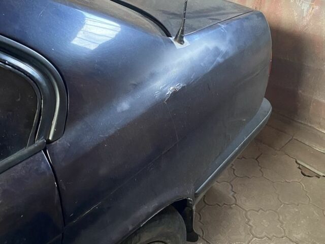 Синий БМВ 5 Серия, объемом двигателя 2 л и пробегом 500 тыс. км за 1200 $, фото 4 на Automoto.ua