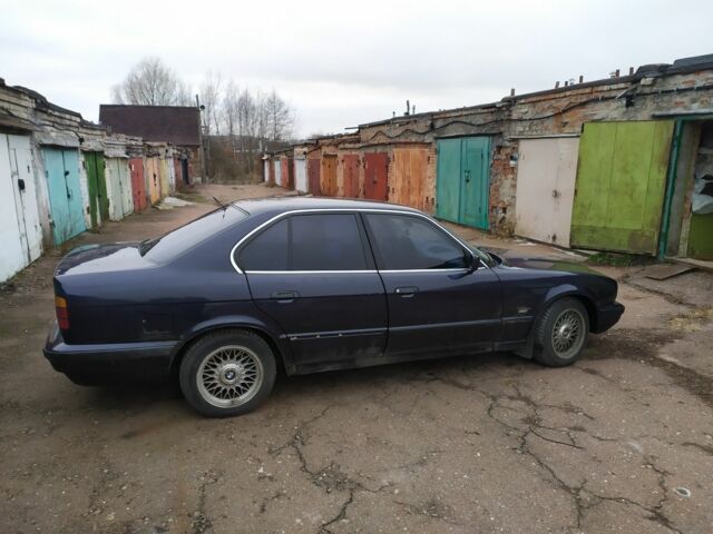 Синий БМВ 5 Серия, объемом двигателя 2 л и пробегом 427 тыс. км за 1899 $, фото 3 на Automoto.ua