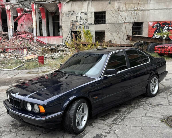 Синий БМВ 5 Серия, объемом двигателя 2 л и пробегом 500 тыс. км за 3750 $, фото 1 на Automoto.ua