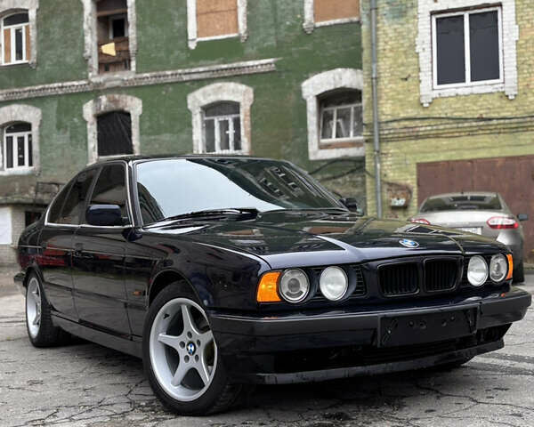 Синий БМВ 5 Серия, объемом двигателя 2 л и пробегом 500 тыс. км за 3750 $, фото 3 на Automoto.ua