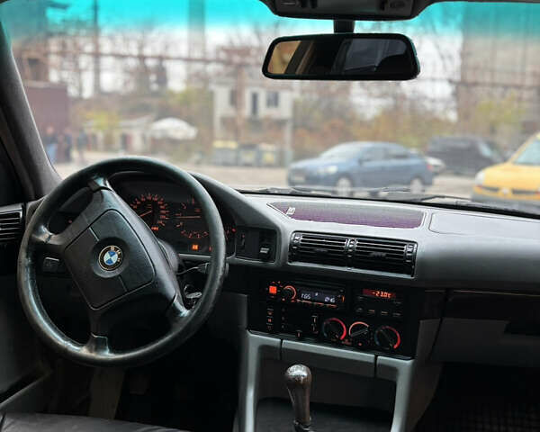 Синий БМВ 5 Серия, объемом двигателя 2 л и пробегом 500 тыс. км за 3750 $, фото 17 на Automoto.ua