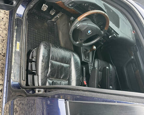 Синий БМВ 5 Серия, объемом двигателя 2.5 л и пробегом 552 тыс. км за 3500 $, фото 6 на Automoto.ua