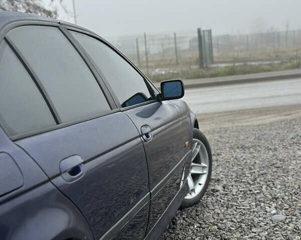 Синий БМВ 5 Серия, объемом двигателя 2 л и пробегом 650 тыс. км за 3999 $, фото 1 на Automoto.ua