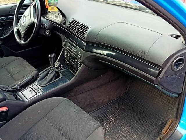 Синий БМВ 5 Серия, объемом двигателя 2 л и пробегом 280 тыс. км за 4000 $, фото 1 на Automoto.ua