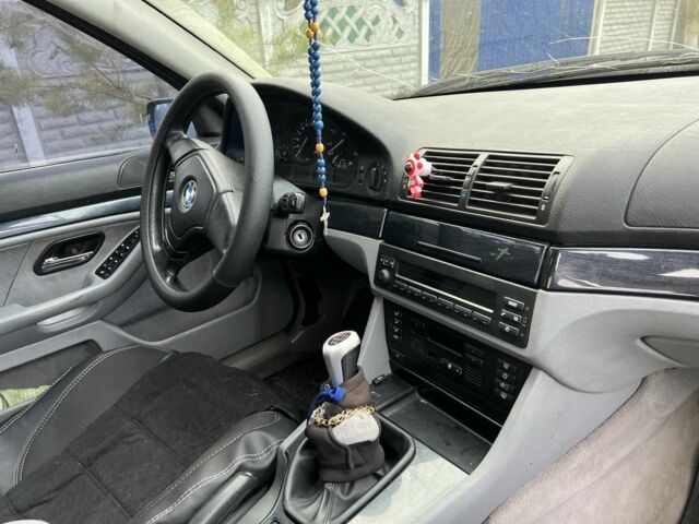 Синий БМВ 5 Серия, объемом двигателя 2.8 л и пробегом 300 тыс. км за 2900 $, фото 6 на Automoto.ua