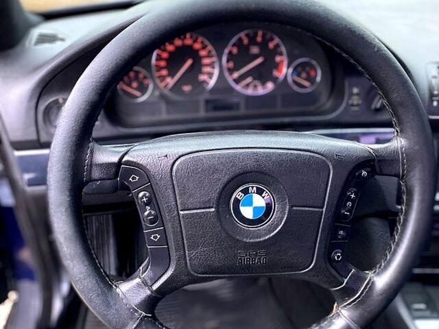 Синий БМВ 5 Серия, объемом двигателя 2.5 л и пробегом 320 тыс. км за 4000 $, фото 7 на Automoto.ua