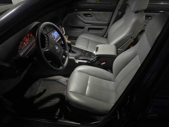 Синий БМВ 5 Серия, объемом двигателя 4.4 л и пробегом 380 тыс. км за 4444 $, фото 10 на Automoto.ua