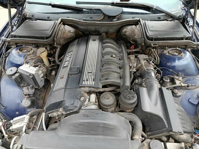 Синий БМВ 5 Серия, объемом двигателя 2.8 л и пробегом 400 тыс. км за 4200 $, фото 3 на Automoto.ua