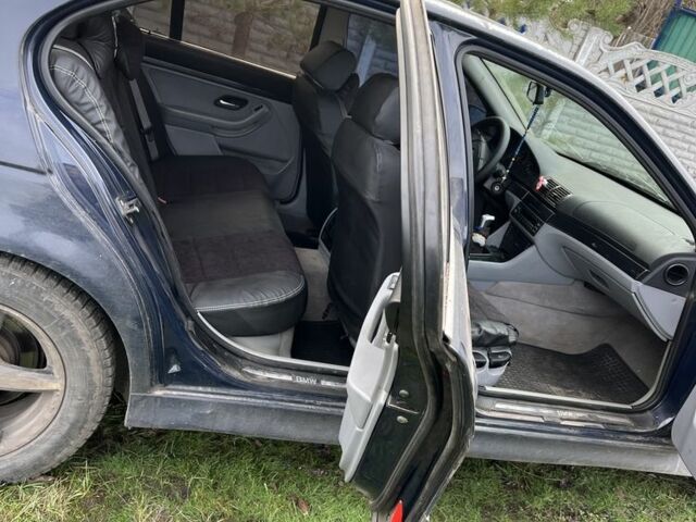 Синий БМВ 5 Серия, объемом двигателя 2.8 л и пробегом 300 тыс. км за 2900 $, фото 11 на Automoto.ua