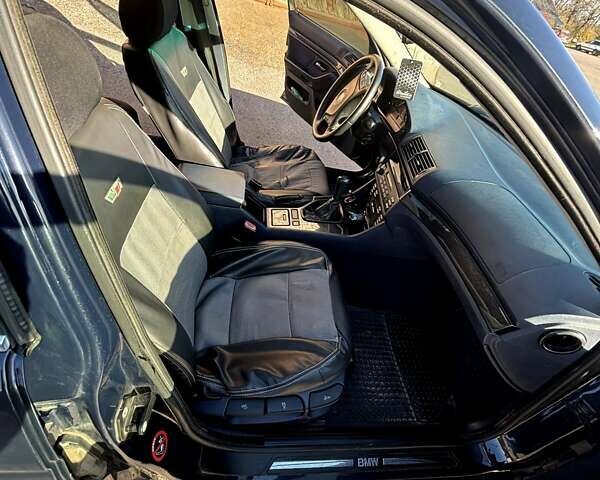 Синій БМВ 5 Серія, об'ємом двигуна 2.8 л та пробігом 350 тис. км за 3750 $, фото 6 на Automoto.ua