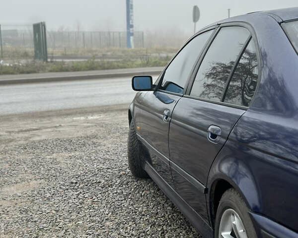 Синий БМВ 5 Серия, объемом двигателя 2 л и пробегом 650 тыс. км за 3999 $, фото 2 на Automoto.ua