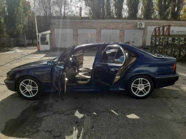 Синий БМВ 5 Серия, объемом двигателя 2.5 л и пробегом 441 тыс. км за 3800 $, фото 2 на Automoto.ua