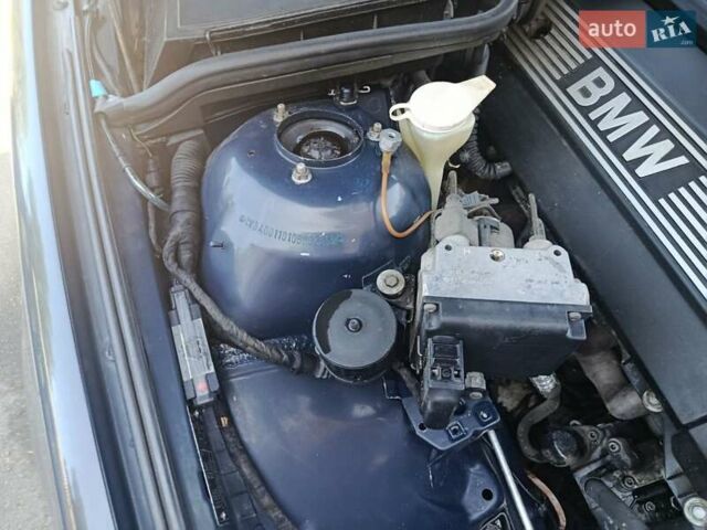 Синий БМВ 5 Серия, объемом двигателя 2 л и пробегом 365 тыс. км за 4300 $, фото 11 на Automoto.ua