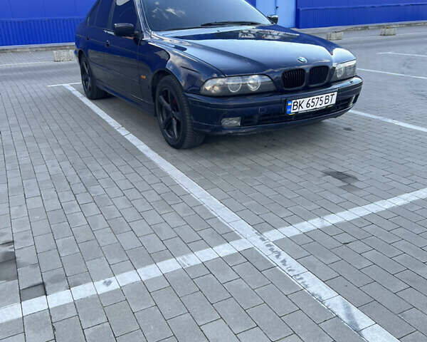 Синій БМВ 5 Серія, об'ємом двигуна 2.5 л та пробігом 350 тис. км за 3999 $, фото 1 на Automoto.ua