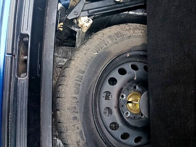 Синий БМВ 5 Серия, объемом двигателя 2.5 л и пробегом 370 тыс. км за 4999 $, фото 9 на Automoto.ua