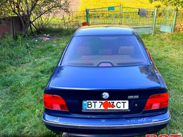Синій БМВ 5 Серія, об'ємом двигуна 2 л та пробігом 329 тис. км за 2665 $, фото 1 на Automoto.ua