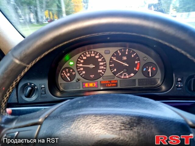 Синий БМВ 5 Серия, объемом двигателя 2 л и пробегом 309 тыс. км за 2600 $, фото 1 на Automoto.ua