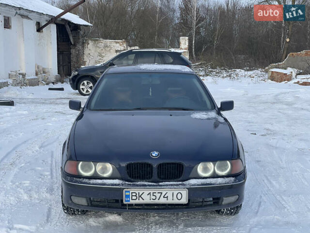 Синий БМВ 5 Серия, объемом двигателя 2.5 л и пробегом 388 тыс. км за 2800 $, фото 1 на Automoto.ua