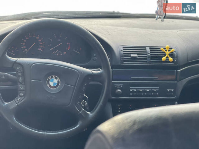 Синий БМВ 5 Серия, объемом двигателя 2.5 л и пробегом 388 тыс. км за 2800 $, фото 7 на Automoto.ua