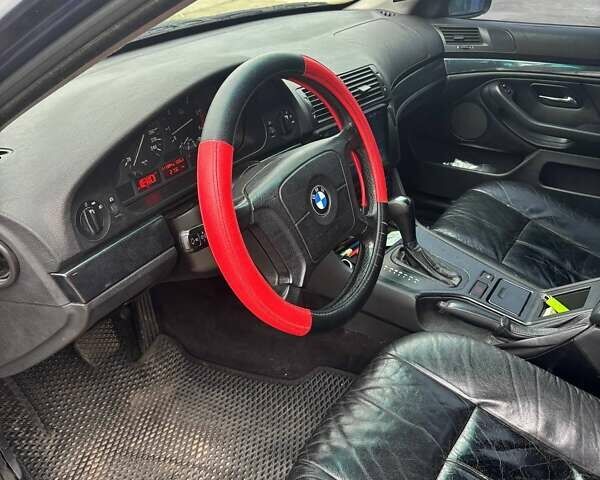 Синій БМВ 5 Серія, об'ємом двигуна 2.5 л та пробігом 315 тис. км за 3500 $, фото 1 на Automoto.ua