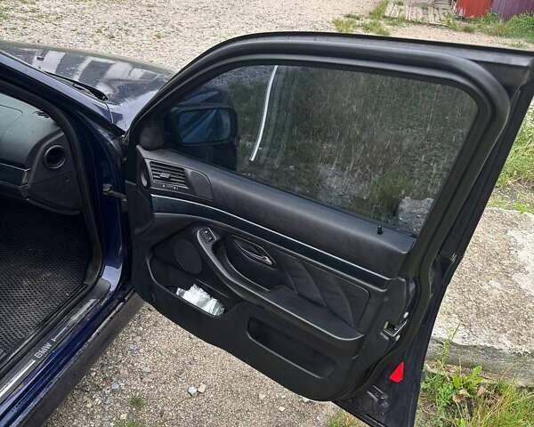 Синій БМВ 5 Серія, об'ємом двигуна 2.5 л та пробігом 315 тис. км за 3500 $, фото 3 на Automoto.ua