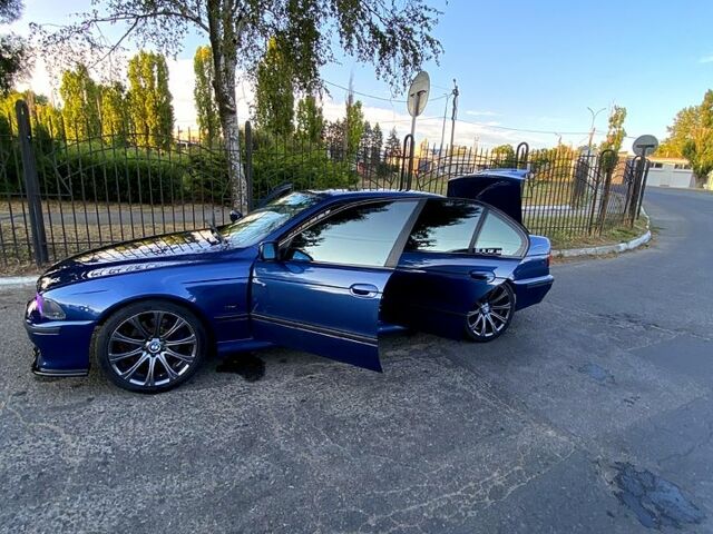 Синий БМВ 5 Серия, объемом двигателя 4.4 л и пробегом 0 тыс. км за 10000 $, фото 5 на Automoto.ua