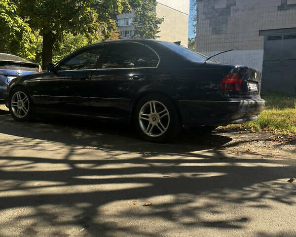 Синий БМВ 5 Серия, объемом двигателя 2.5 л и пробегом 400 тыс. км за 4000 $, фото 2 на Automoto.ua