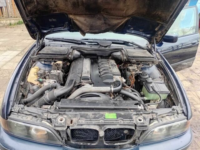 Синий БМВ 5 Серия, объемом двигателя 2.5 л и пробегом 45 тыс. км за 4500 $, фото 5 на Automoto.ua