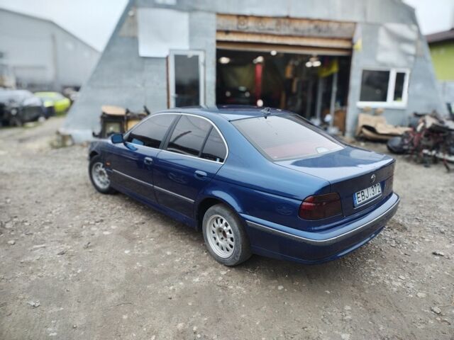 Синий БМВ 5 Серия, объемом двигателя 2.5 л и пробегом 300 тыс. км за 2000 $, фото 3 на Automoto.ua