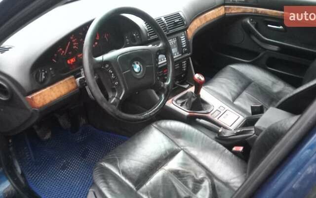 Синий БМВ 5 Серия, объемом двигателя 2.5 л и пробегом 353 тыс. км за 3500 $, фото 4 на Automoto.ua