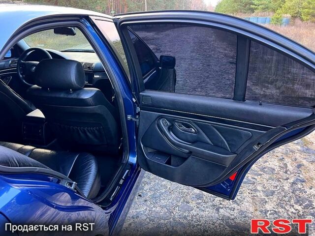 Синий БМВ 5 Серия, объемом двигателя 2 л и пробегом 300 тыс. км за 4900 $, фото 12 на Automoto.ua