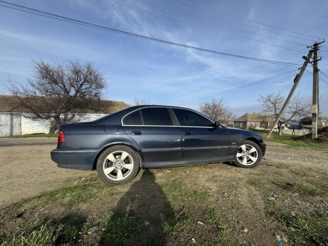 Синий БМВ 5 Серия, объемом двигателя 2 л и пробегом 420 тыс. км за 3500 $, фото 1 на Automoto.ua