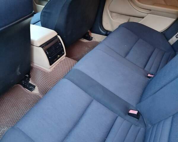 Синий БМВ 5 Серия, объемом двигателя 2.5 л и пробегом 360 тыс. км за 3750 $, фото 2 на Automoto.ua