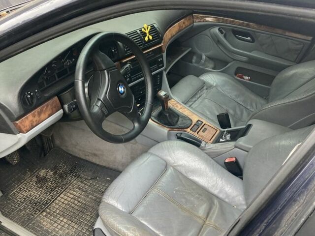 Синій БМВ 5 Серія, об'ємом двигуна 2.8 л та пробігом 300 тис. км за 2300 $, фото 2 на Automoto.ua