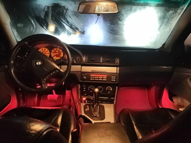 Синий БМВ 5 Серия, объемом двигателя 2.5 л и пробегом 300 тыс. км за 2000 $, фото 1 на Automoto.ua