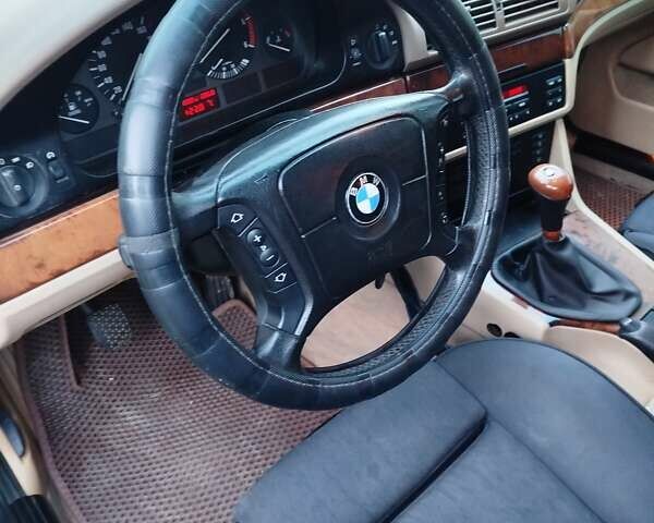 Синий БМВ 5 Серия, объемом двигателя 2.5 л и пробегом 360 тыс. км за 3750 $, фото 3 на Automoto.ua