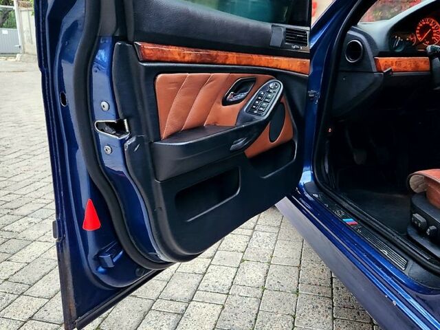 Синий БМВ 5 Серия, объемом двигателя 2.5 л и пробегом 400 тыс. км за 3500 $, фото 5 на Automoto.ua