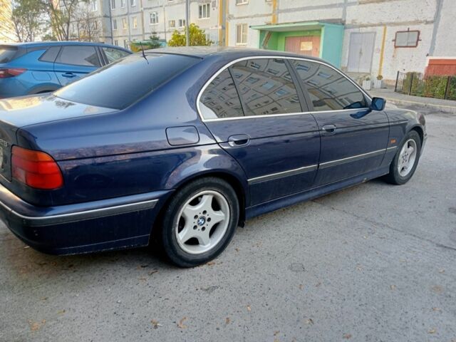 Синій БМВ 5 Серія, об'ємом двигуна 2.8 л та пробігом 400 тис. км за 5000 $, фото 3 на Automoto.ua