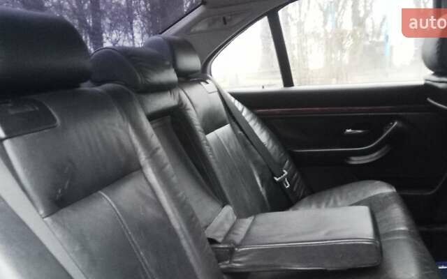 Синий БМВ 5 Серия, объемом двигателя 2.5 л и пробегом 353 тыс. км за 3500 $, фото 10 на Automoto.ua