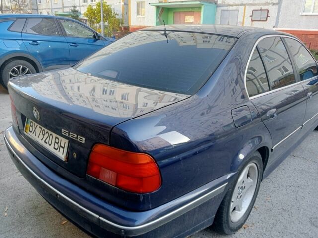 Синій БМВ 5 Серія, об'ємом двигуна 2.8 л та пробігом 400 тис. км за 5000 $, фото 2 на Automoto.ua